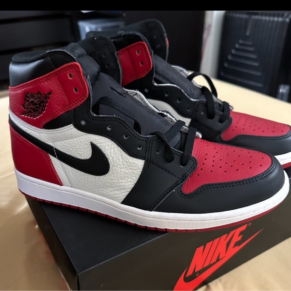 Jordan 1 Retro High Bred Toe size 10.5  100% Authentic